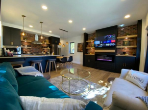 Stylish Downtown Kingsville Getaway with Putting Green, Firepit & Games